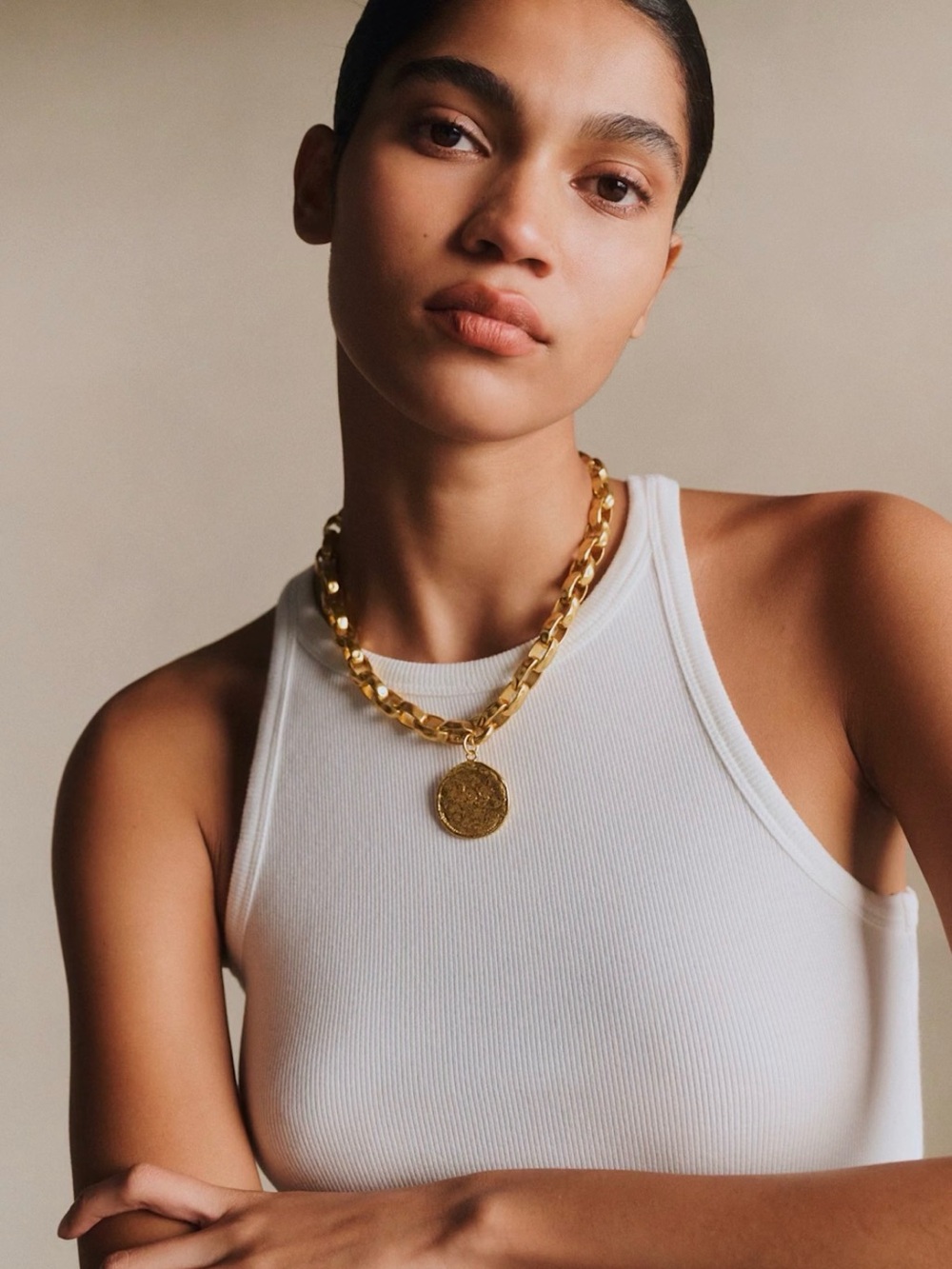 NWOT Sézane Joseph Necklace Gold Chunky Chain Necklace with Coin Pendant - Picture 2 of 7